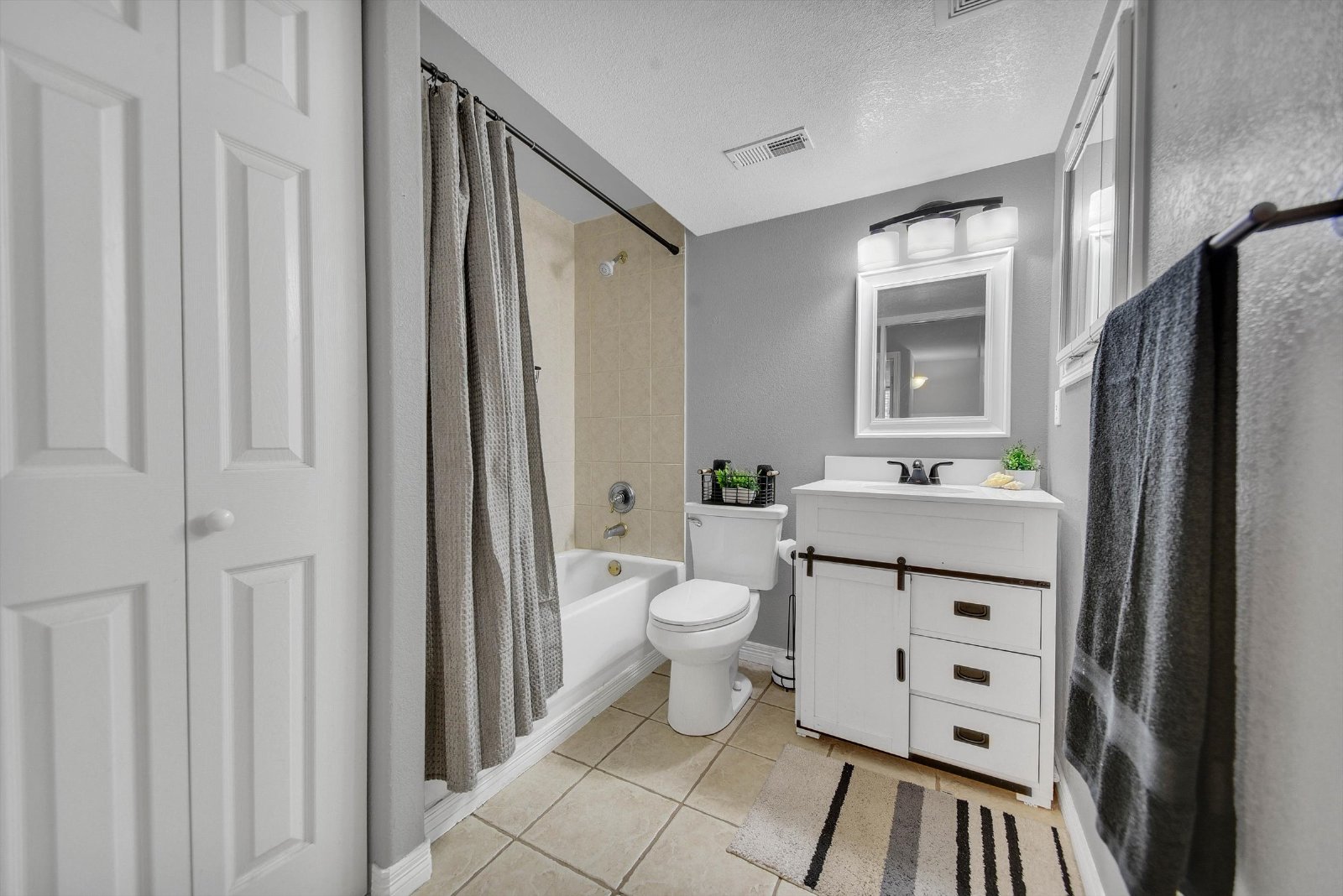 4 bedroom, 4 Bath Home With Office In Littleton! property image