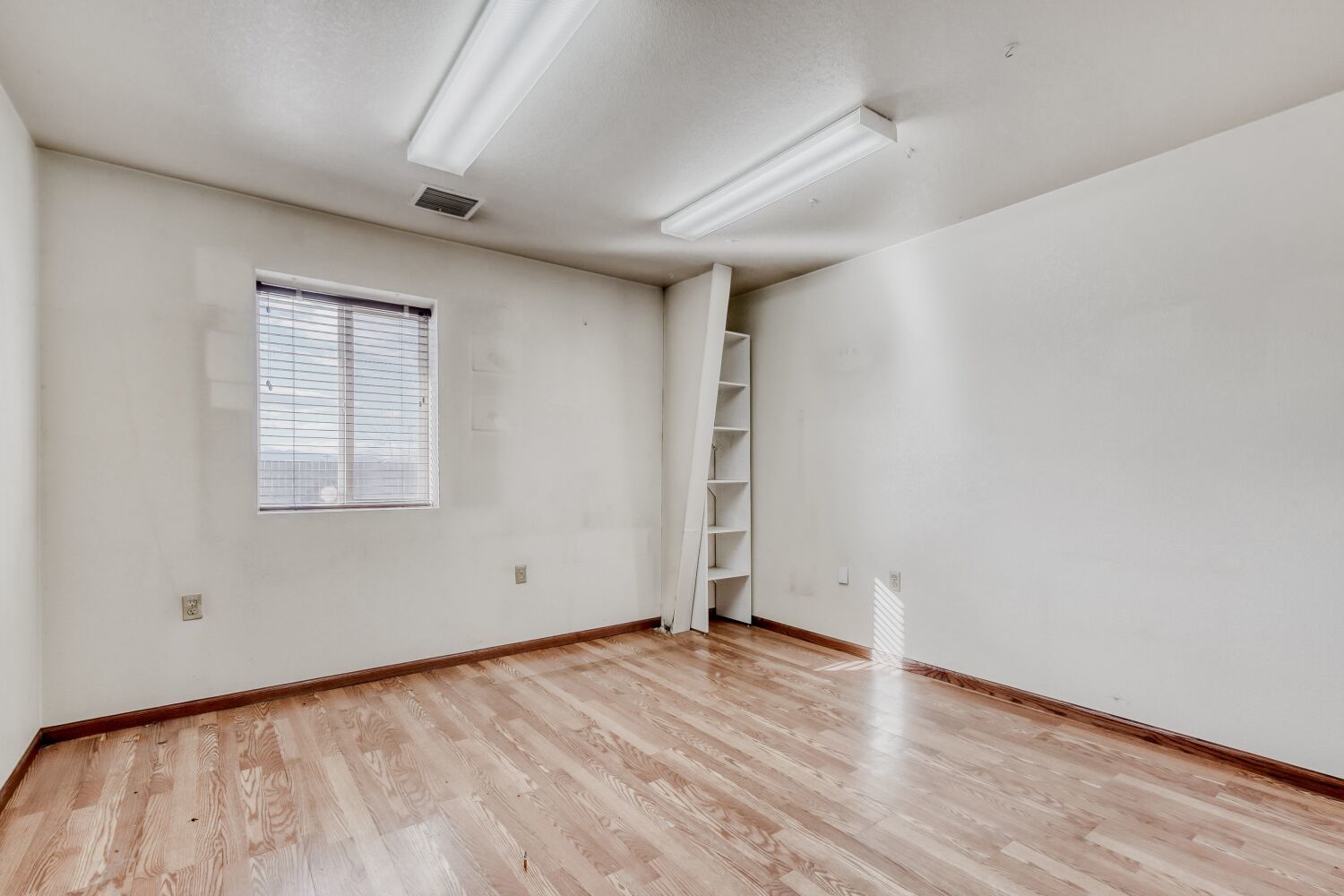 For Sale- Industrial Warehouse with 3 Heated Bays, 2 Private Offices, and 2 Bathrooms property image