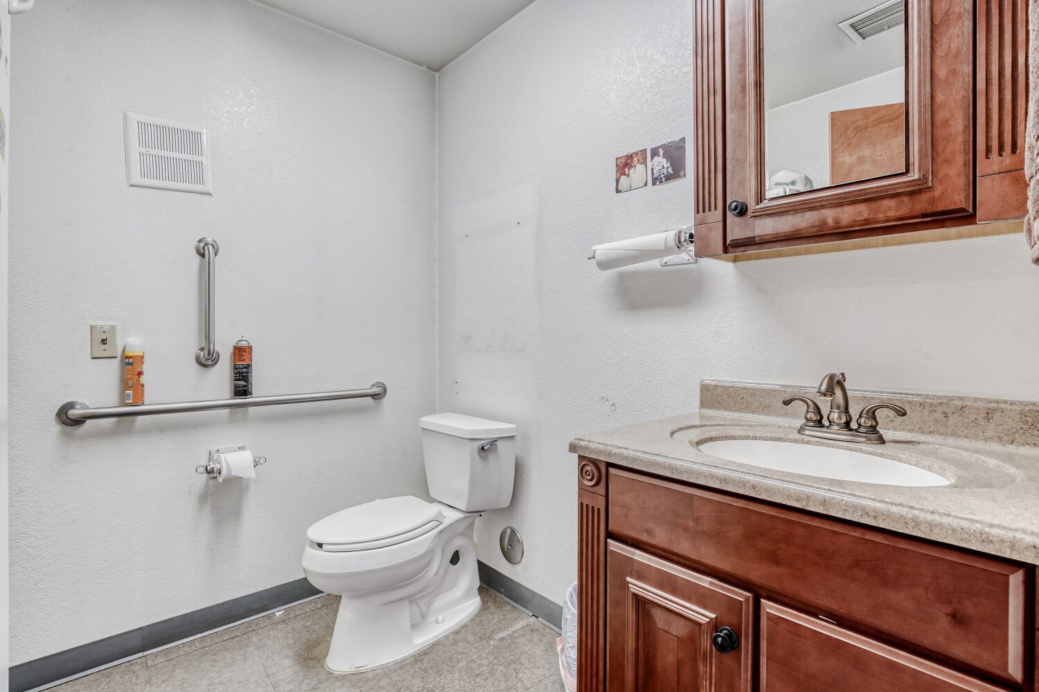 For Sale- Industrial Warehouse with 3 Heated Bays, 2 Private Offices, and 2 Bathrooms property image